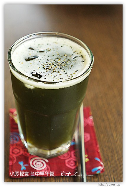 台中-小豚輕食 台中早午餐-厚片鬆餅口感好軟嫩