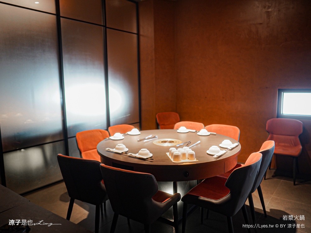 岩漿火鍋 菜單 台中火鍋 麻辣鍋 公益路美食 麻辣鴨血豆腐吃到飽 台中聚餐餐廳 好停車餐廳 推薦必吃