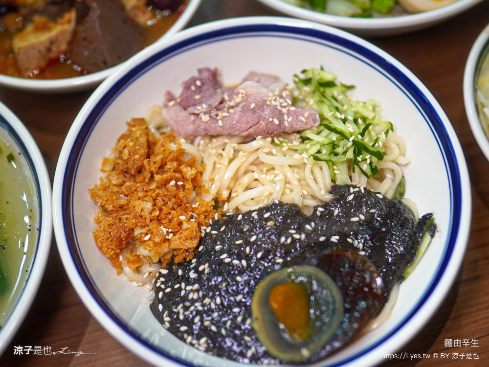 麵由辛生漢口店 菜單 台中北區美食 文青麵店 麻辣滷肉麵 黑皮麻醬麵 老上海香蔥麵 台中小吃