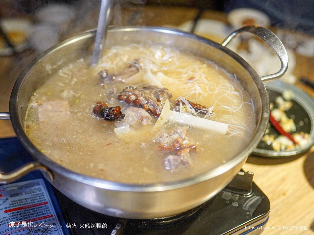 柴火火燄烤鴨館 菜單 台中烤鴨推薦 北屯松竹美食 櫻桃片皮鴨 中式合菜餐廳 火焰片鴨秀 芋頭米粉鴨鍋 父親節 母親節 聚餐