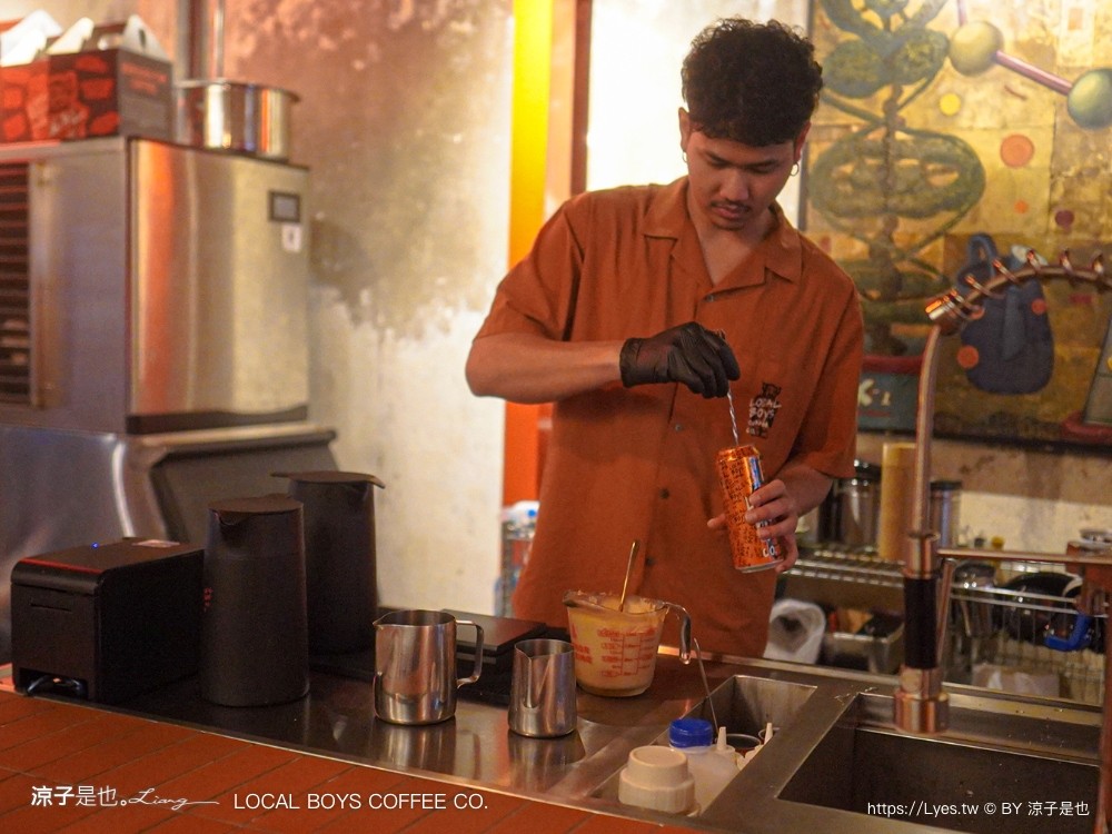 local boys coffee 曼谷咖啡 song wat 曼谷景點 泰國咖啡館推薦 易開罐咖啡 打卡景點 中國城景點 嵩越路