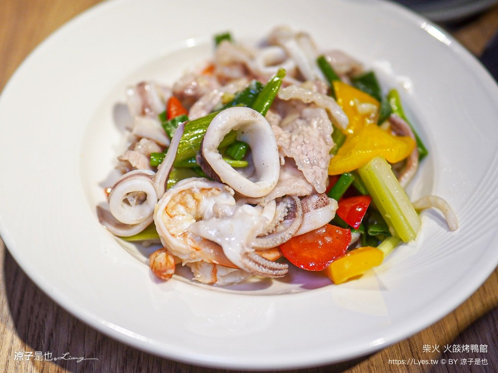 柴火火燄烤鴨館 菜單 台中烤鴨推薦 北屯松竹美食 櫻桃片皮鴨 中式合菜餐廳 火焰片鴨秀 芋頭米粉鴨鍋 父親節 母親節 聚餐