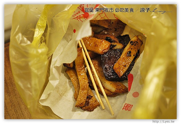 宜蘭-東門夜市必吃美食-彭蔥油餅、嘟好燒、梁大胖碳烤、東山鴨頭、東門滷味