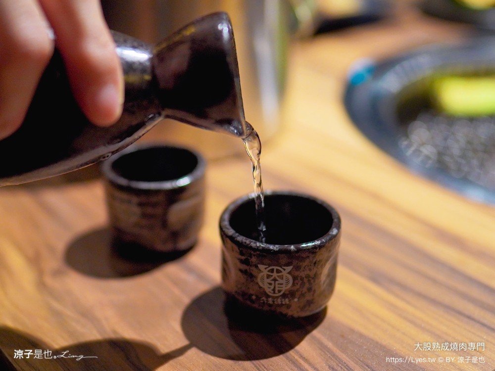 大股熟成燒肉專門 菜單 台中燒肉美食 大股熟成燒肉中科店 厚切牛舌 和牛 推薦必吃 清酒自動販賣機 專人代烤