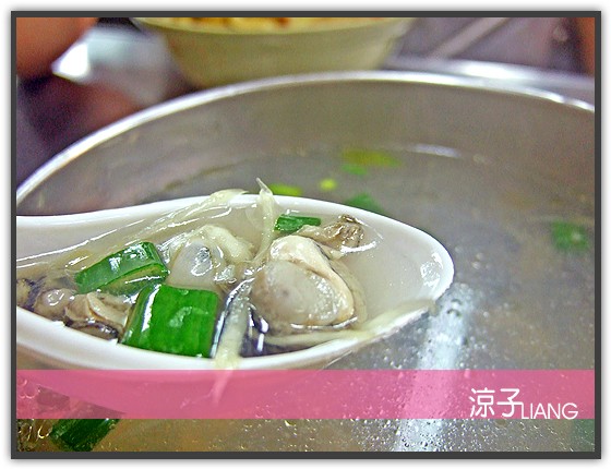 台中小吃-忠孝夜市 鬍鬚陳蚵仔煎、爌肉飯、鮮蚵湯