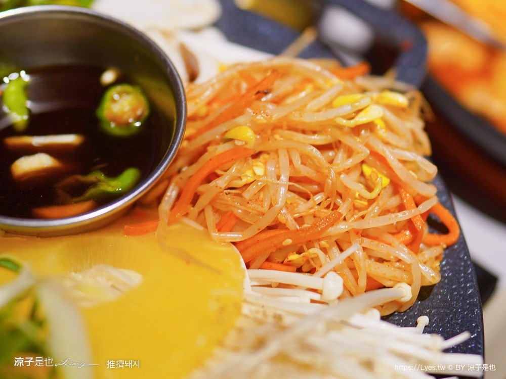 推擠 美食小吃 韓國烤肉 韓式小菜吃到飽 霜淇淋 無限供應