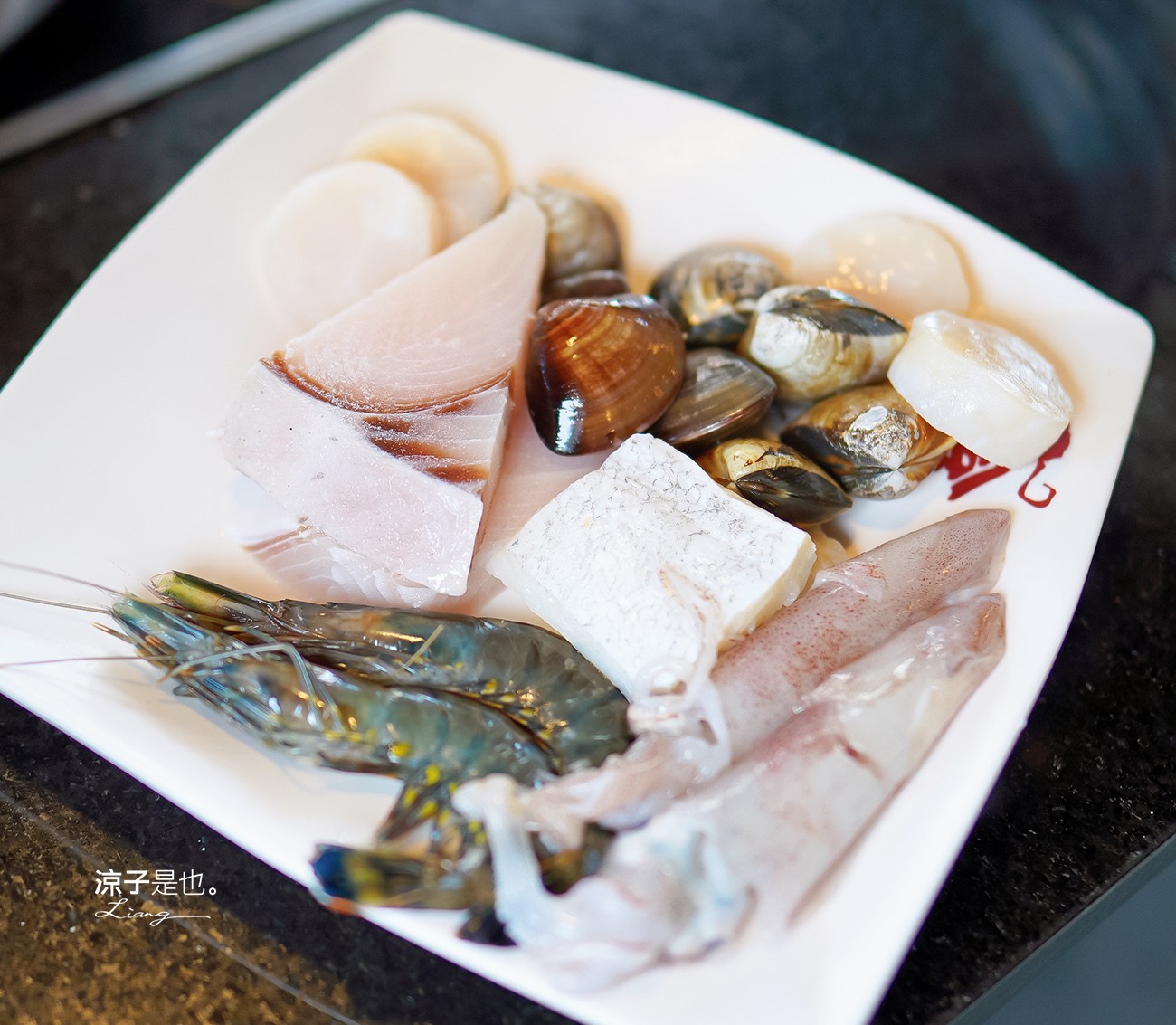 小蒙牛頂級麻辣養生鍋 台中 台灣大道餐廳 麻辣火鍋吃到飽 哈根達司 和牛 美食 菜單 優惠 兒童節活動