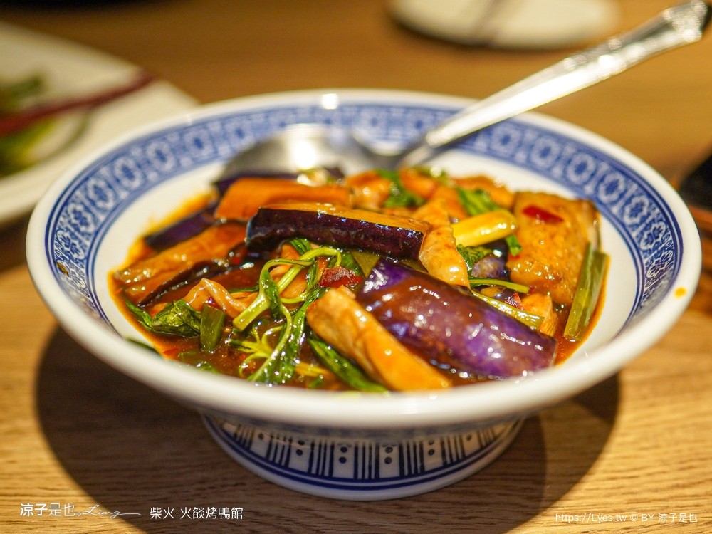 柴火火燄烤鴨館 菜單 台中烤鴨推薦 北屯松竹美食 櫻桃片皮鴨 中式合菜餐廳 火焰片鴨秀 芋頭米粉鴨鍋 父親節 母親節 聚餐