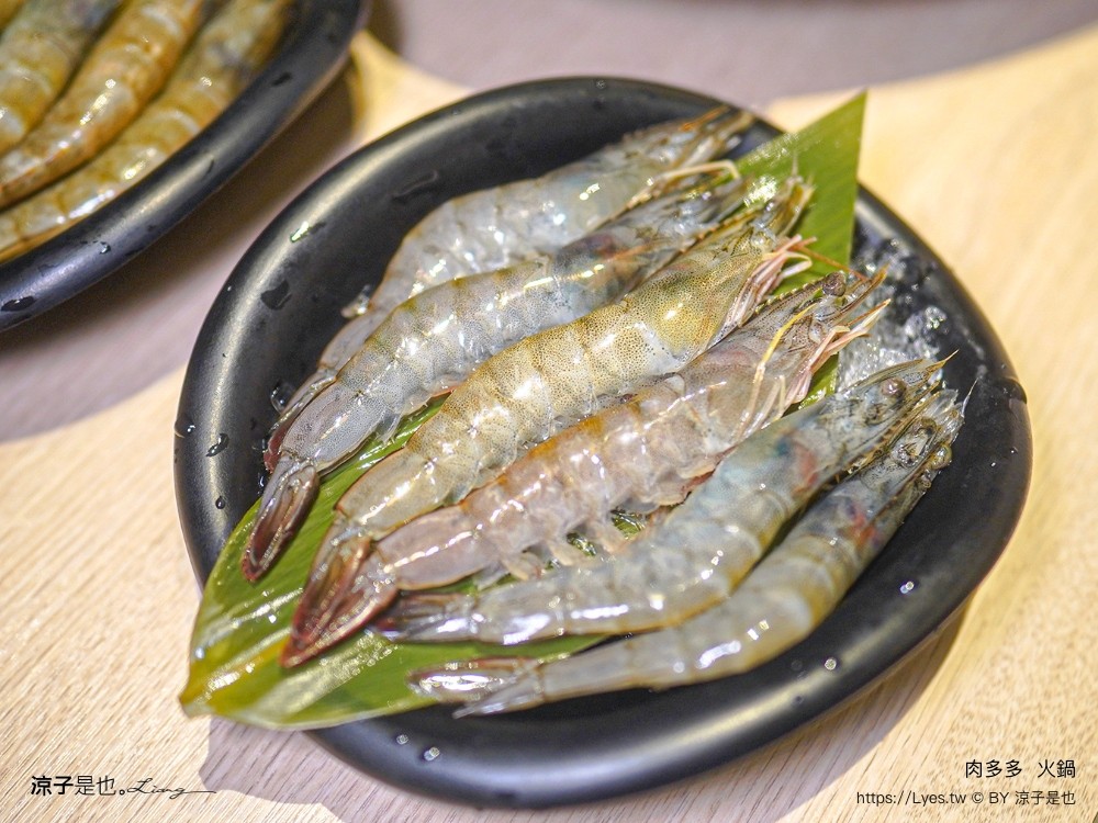 肉多多 火鍋 菜單 台中秀泰店 自助吧吃到飽 石頭湯 麻辣火鍋 生日壽星肉蛋糕 親子餐廳 剝蝦服務 高cp值火鍋 會員 打卡禮