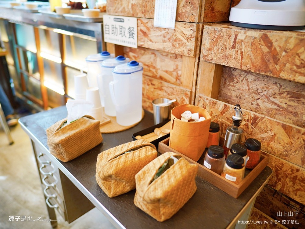 山上山下 菜單 南投埔里美食 山上山下咖哩飯專賣店 桃米村 唐揚雞 炸豬排 唐揚雞 炸豬排