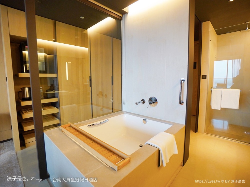 台南 大員皇冠假日酒店 台南安平住宿 親子飯店 泳池 安平 早餐 自助餐 海景房