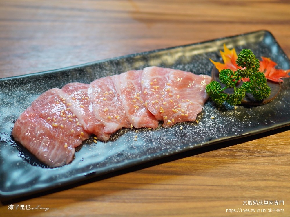 大股熟成燒肉專門 菜單 台中燒肉美食 大股熟成燒肉中科店 厚切牛舌 和牛 推薦必吃 清酒自動販賣機 專人代烤
