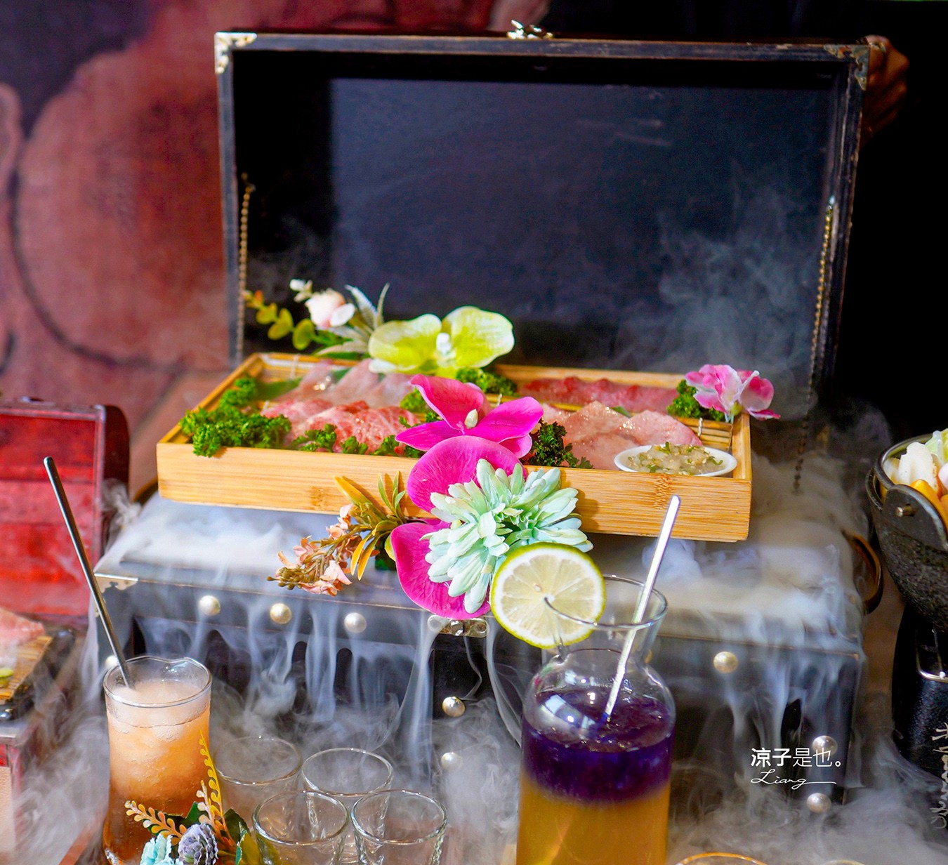 山鯨燒肉 菜單 台中漢口 燒肉美食 生日優惠 停車 訂位 優惠 台中燒肉餐廳推薦 和服 網美必拍 寶箱