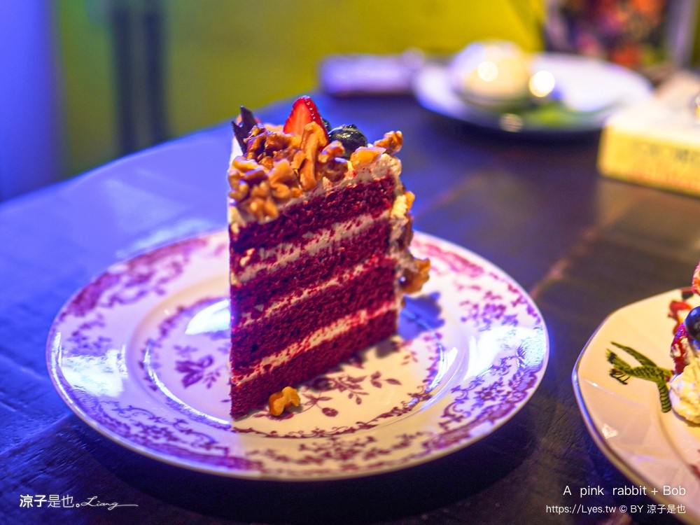 a pink rabbit bob 曼谷甜點 泰國 紅絲絨蛋糕 曼谷咖啡館 ega lab 嵩越路景點 曼谷下午茶推薦