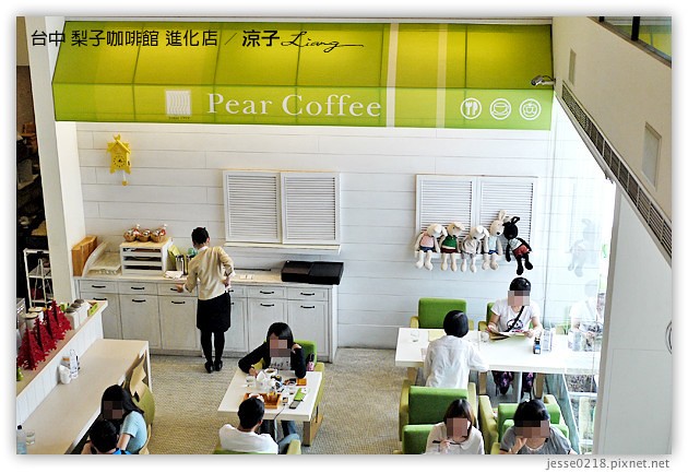 台中-梨子咖啡館 進化店-梨子咖啡館結合教堂的清水模風格