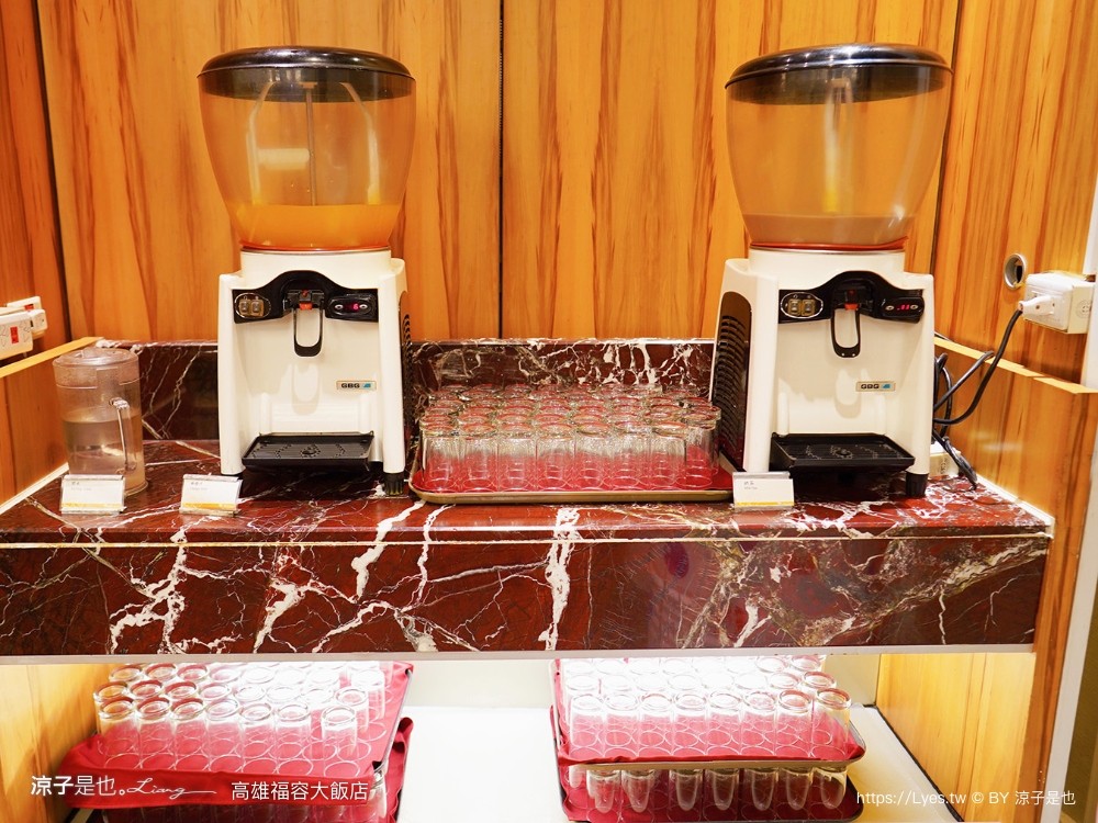 福容大飯店高雄 高雄親子住宿 鹽埕區飯店 捷運站住宿 早餐 房型 四人房 動物園主題房 泳池飯店 健身房