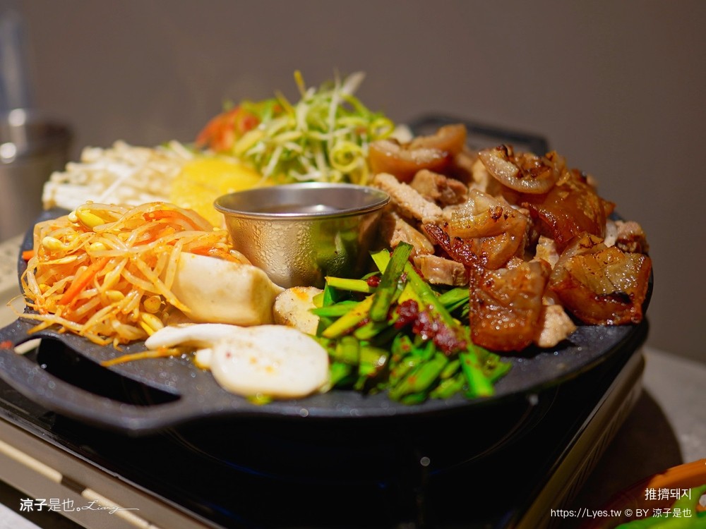 推擠 美食小吃 韓國烤肉 韓式小菜吃到飽 霜淇淋 無限供應