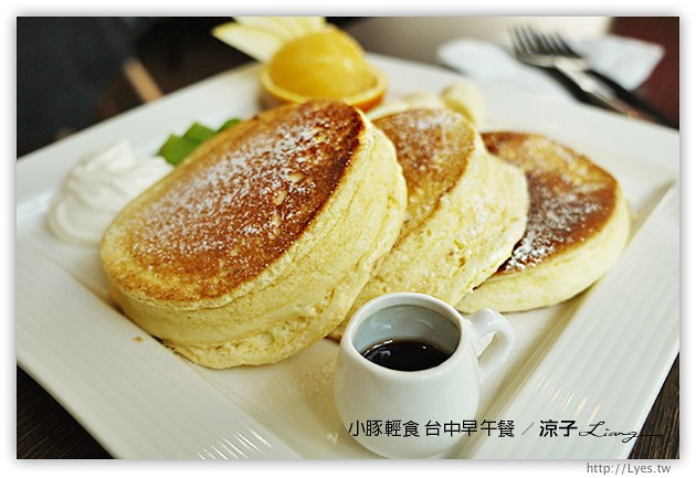 台中-小豚輕食 台中早午餐-厚片鬆餅口感好軟嫩