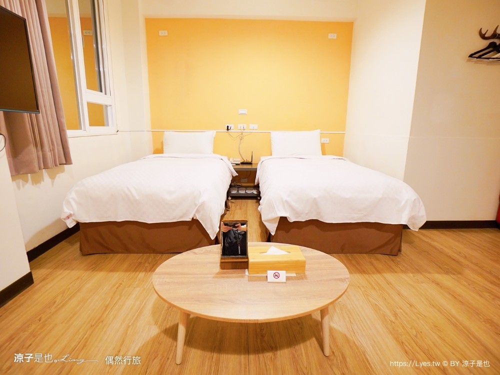 偶然行旅 嘉義飯店 文化路夜市旁 嘉義平價住宿 四人房 車場 文化鹿行旅 房價評價