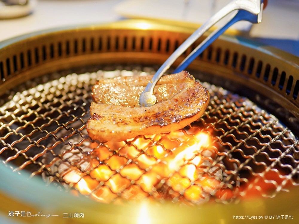 三山燒肉 輕井澤燒肉品牌 台中新開幕餐廳 訂位方式 菜單價位 日本和牛 烤肉餐廳 壽星 慶生優惠
