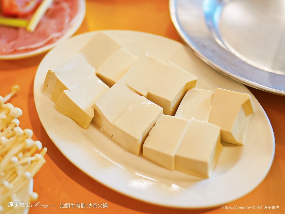 汕頭牛肉劉沙茶火鍋店 菜單 炭燒臉盆火鍋 台中西屯店 扁魚沙茶湯底 大白菜