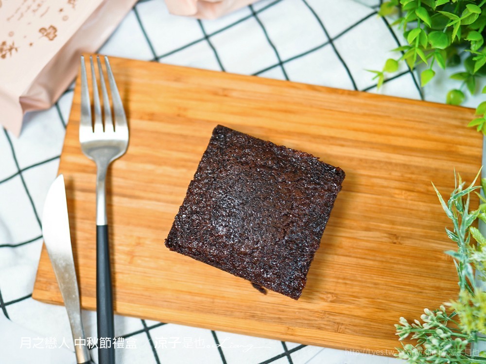 中秋節禮盒-月之戀人 台中 2021 中秋禮盒推薦！濃郁蛋黃酥、迷人白松露奶皇酥、夢幻巧克力蛋糕 一次擁有