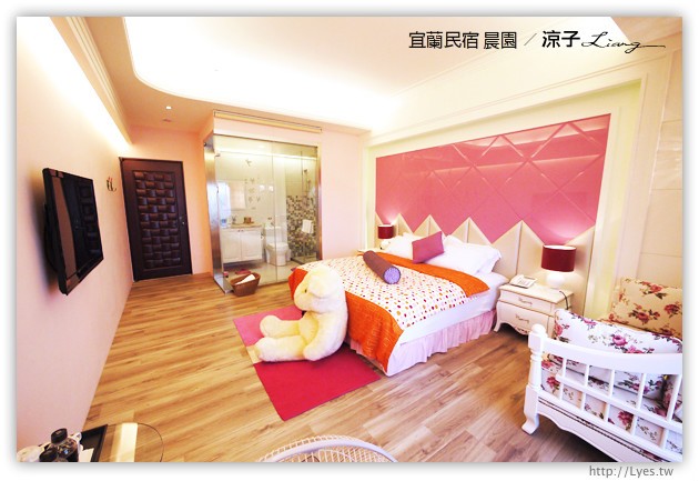 宜蘭民宿-晨園民宿-靠近傳藝中心，每間房都有陽台可以放空的宜蘭民宿