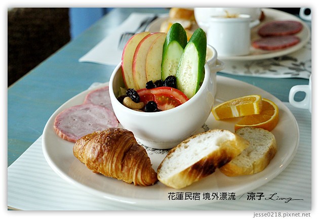 花蓮民宿-境外漂流 花蓮海景民宿-躺在床上就可以看海的發現房型