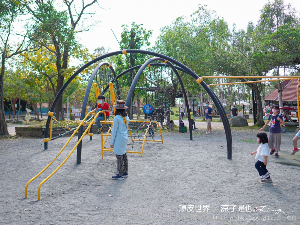 頑皮世界野生動物園攻略 門票優惠 台南親子景點 南台灣動物園 水豚君 長頸鹿 遊樂設施 戲水池