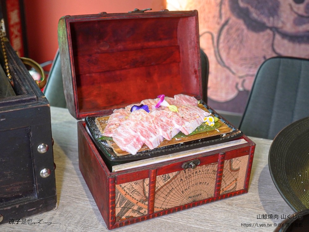 山鯨燒肉 菜單 台中漢口 燒肉美食 生日優惠 停車 訂位 優惠 台中燒肉餐廳推薦 和服 網美必拍 寶箱