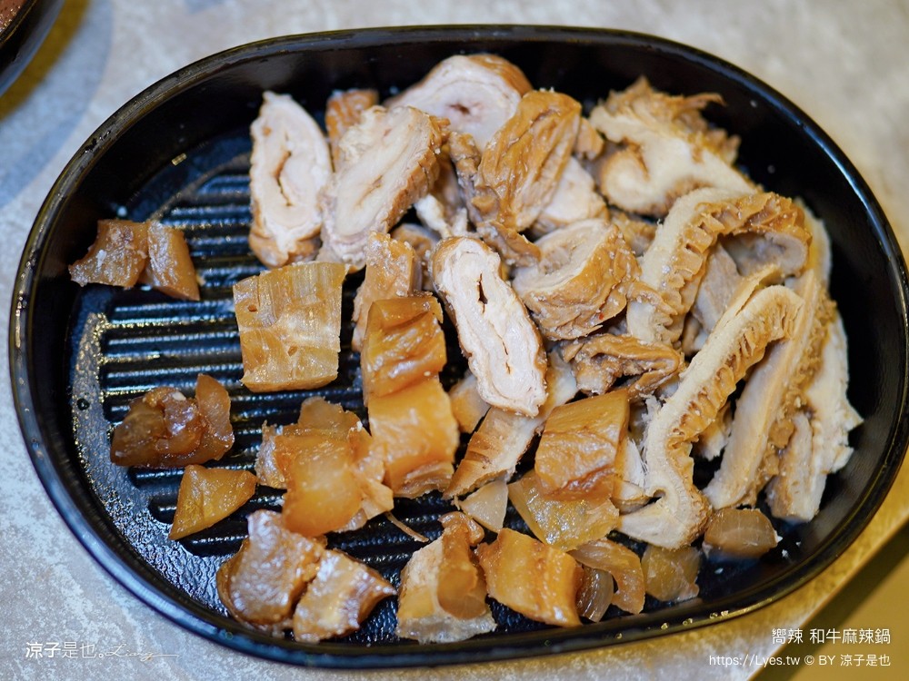 嚮辣和牛麻辣鍋 菜單 價位 台中美食 麻辣火鍋吃到飽 和牛火鍋 壽星 王品集團 火鍋吃到飽