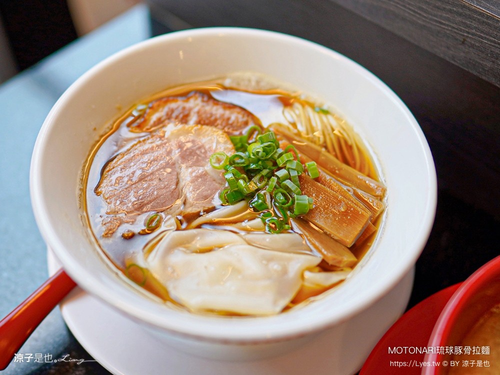 motonari 琉球豚骨拉麵 中友百貨 台中日式拉麵 日本人 沖繩拉麵 叉燒