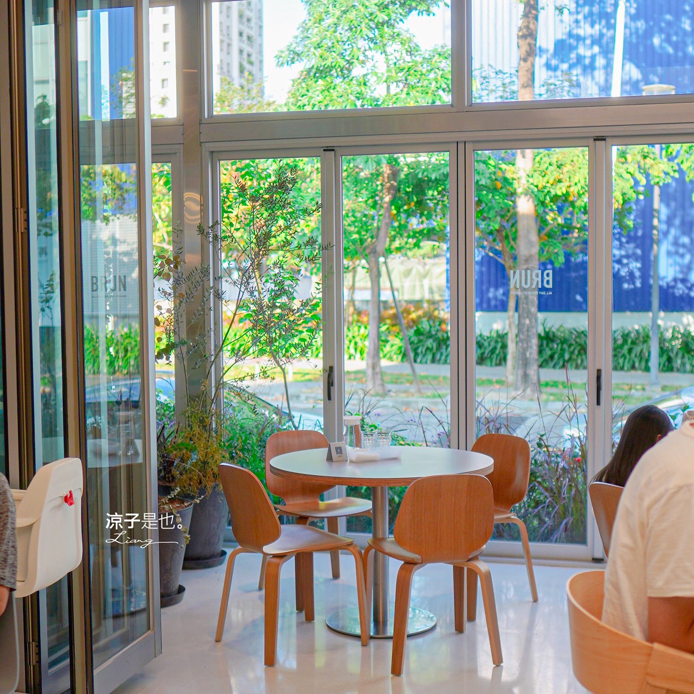  brun不然早午餐 菜單 台中文心森林店 台中早午餐 台中南屯美食 法式吐司 訂位 早午餐推薦 ur living 