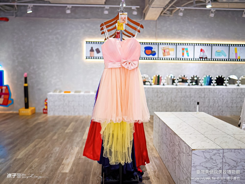 台灣美研院 美妝博物館 門票 台南景點 安平景點 化妝品 觀光工廠 網美拍照 評論 預約 婚紗 雷雕粉餅