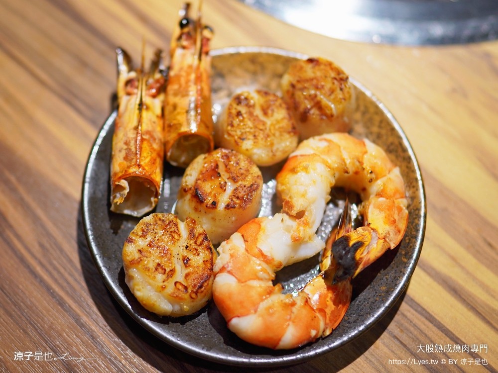 大股熟成燒肉專門 菜單 台中燒肉美食 大股熟成燒肉中科店 厚切牛舌 和牛 推薦必吃 清酒自動販賣機 專人代烤