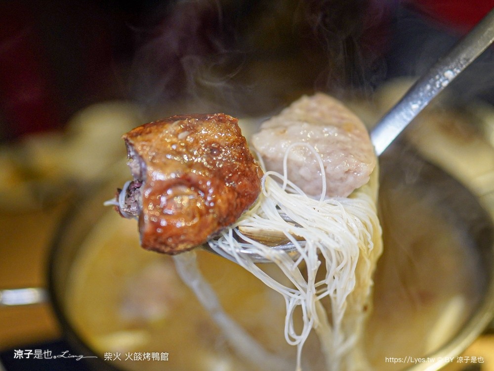 柴火火燄烤鴨館 菜單 台中烤鴨推薦 北屯松竹美食 櫻桃片皮鴨 中式合菜餐廳 火焰片鴨秀 芋頭米粉鴨鍋 父親節 母親節 聚餐