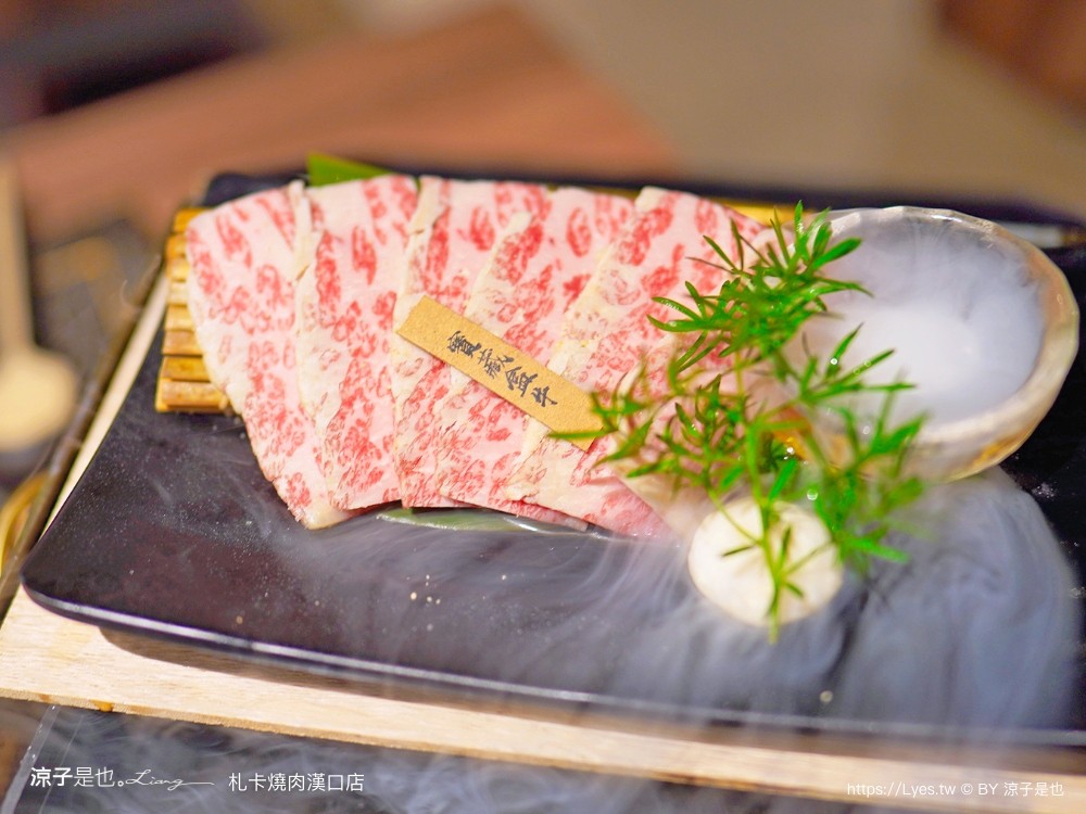 札卡燒肉 漢口店 菜單 台中燒肉餐廳 壽星優惠 迴轉燒肉 雙人套餐 日本a5和牛 和牛臭豆腐