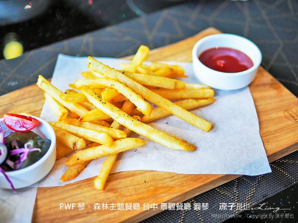 pwf 琴。森林主題餐廳 台中 景觀餐廳 鋼琴