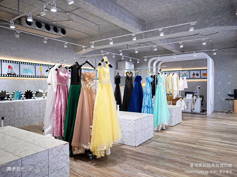 台灣美研院 美妝博物館 門票 台南景點 安平景點 化妝品 觀光工廠 網美拍照 評論 預約 婚紗 雷雕粉餅