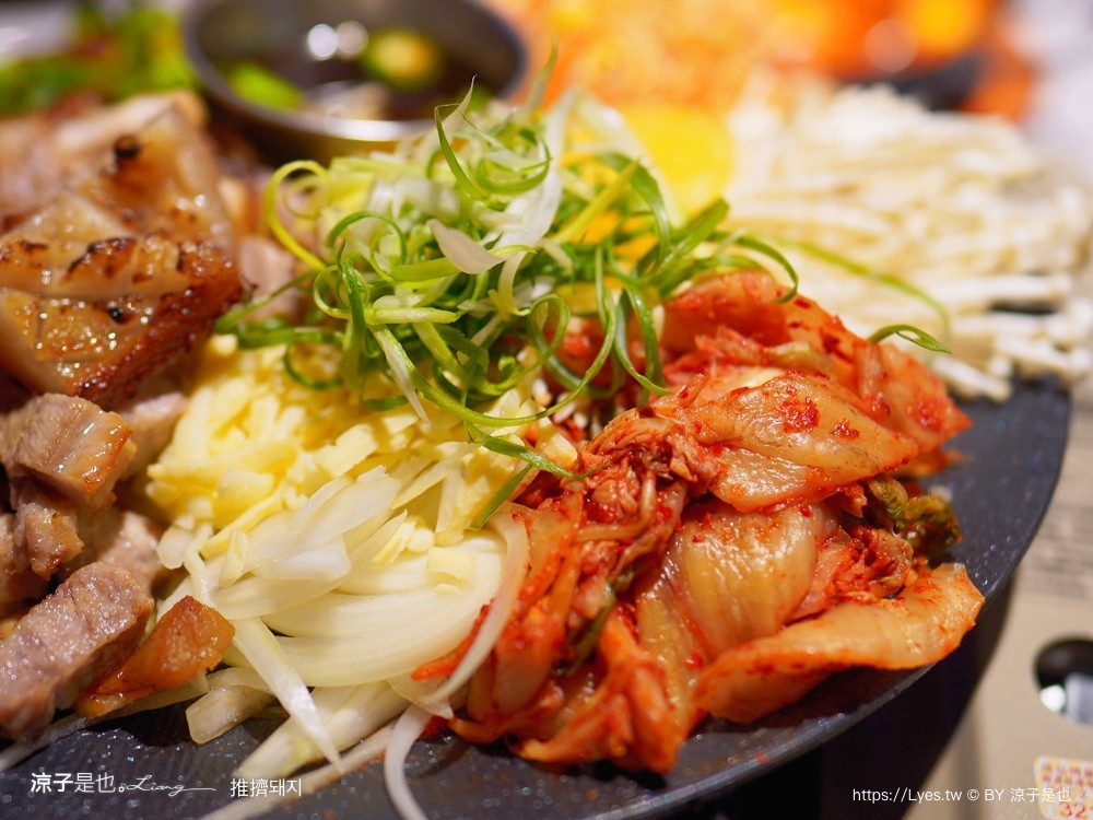 推擠 美食小吃 韓國烤肉 韓式小菜吃到飽 霜淇淋 無限供應