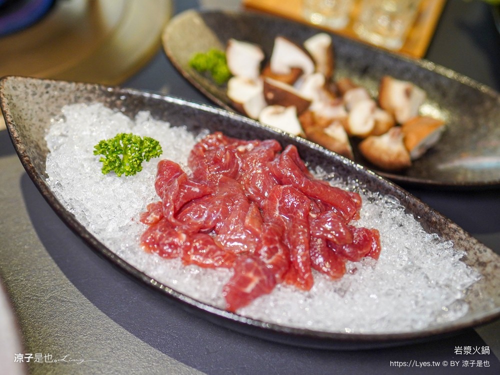 岩漿火鍋 菜單 台中火鍋 麻辣鍋 公益路美食 麻辣鴨血豆腐吃到飽 台中聚餐餐廳 好停車餐廳 推薦必吃