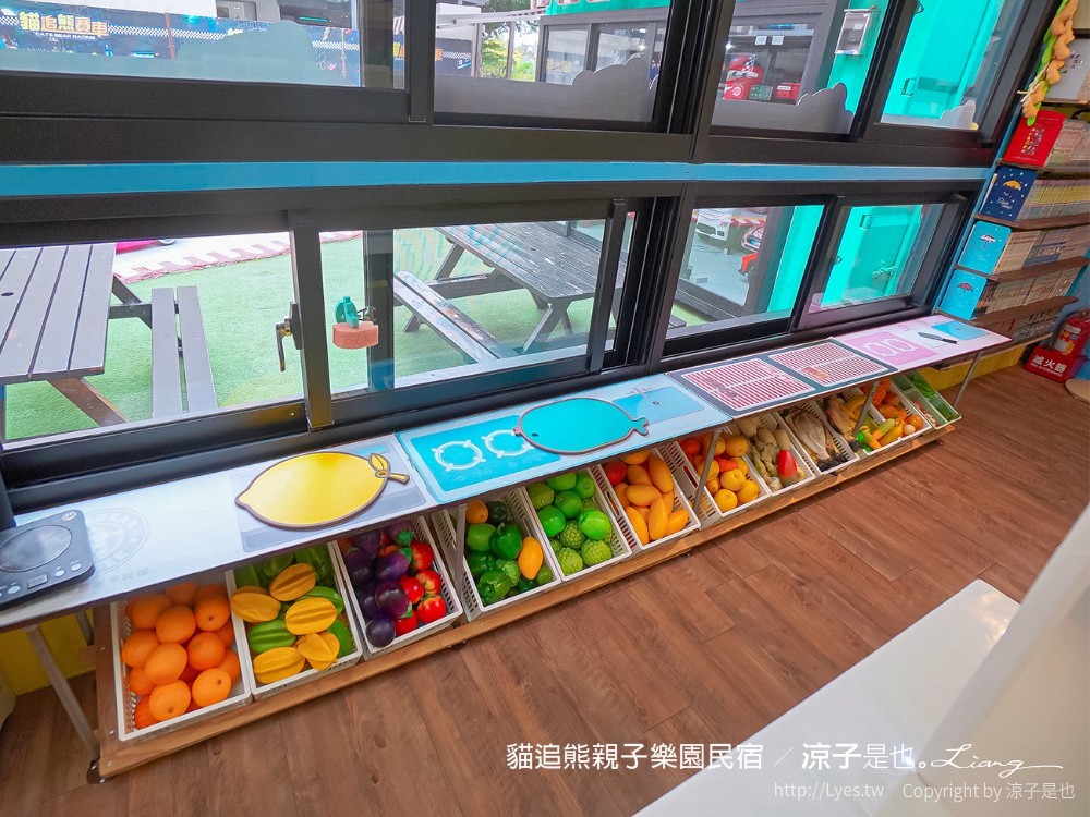 貓追熊親子民宿 熊追貓 台東親子民宿推薦 溜滑梯 沙坑 電動賽車場 遊戲室玩具 房型價位 按摩椅