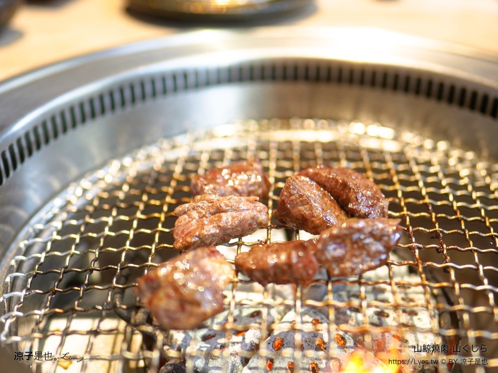 山鯨燒肉 菜單 台中漢口 燒肉美食 生日優惠 停車 訂位 優惠 台中燒肉餐廳推薦 和服 網美必拍 寶箱
