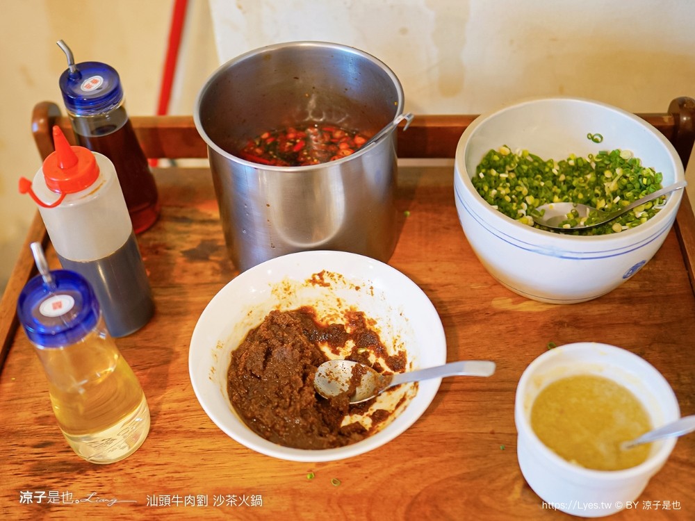 汕頭牛肉劉沙茶火鍋店 菜單 炭燒臉盆火鍋 台中西屯店 扁魚沙茶湯底 大白菜