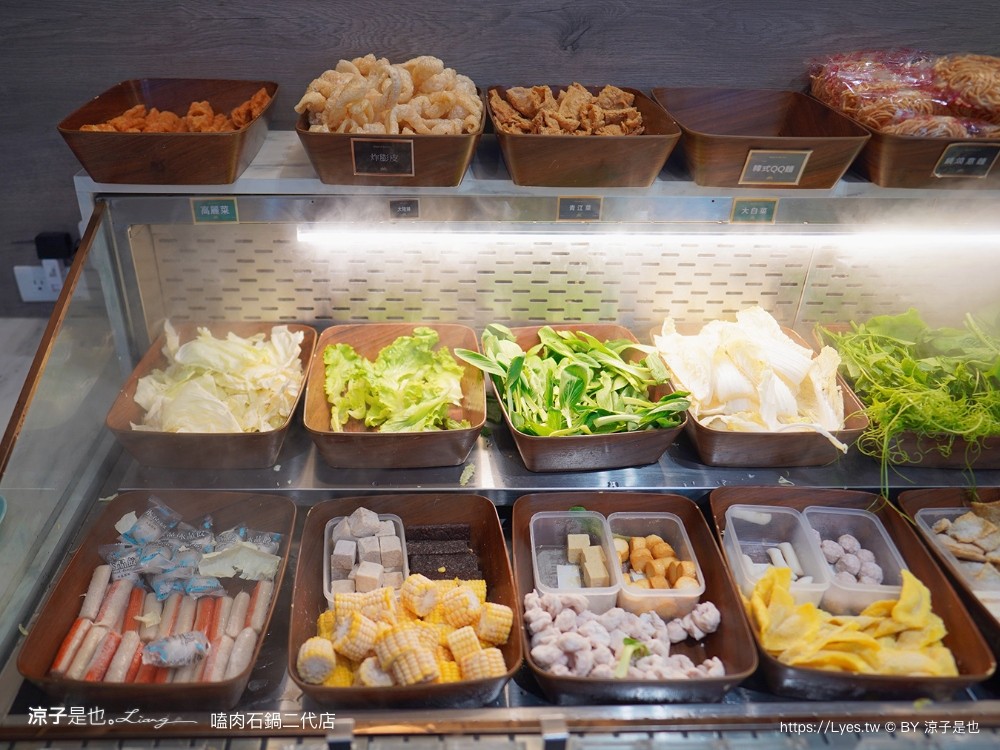 嗑肉石鍋 北屯軍福店 全新二代店 台中火鍋吃到飽推薦 蔬菜 火鍋料 飲料 冰品自助吧 buffet