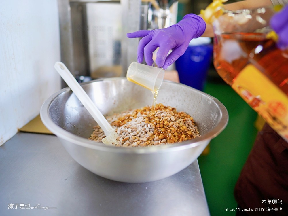 木草麵包 菜單 嘉義布袋美食 生吐司 自有咖啡 拿鐵 爆漿流心Q麻糬 漁市場