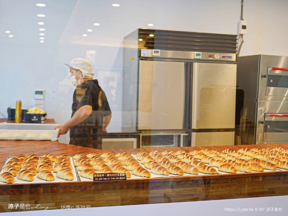 18度c生吐司 feeling18 南投埔里18度c巧克力工房 生吐司 冰淇淋 埔里景點美食二日遊 埔里美食 希爾拉villa 朗寧牛排 南投餐廳 南投住宿推薦 日高鍋物 埔里伴手禮