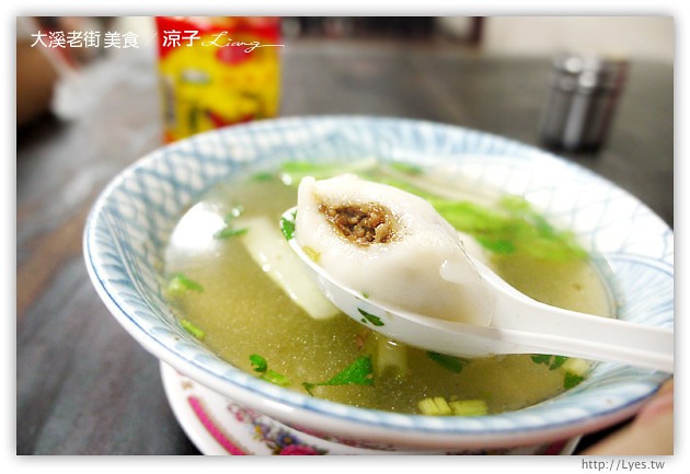 大溪老街-桃園大溪老街必吃美食-金字塔三角湯圓、里長嬤的碗粿、百年油飯、陳媽媽月光餅、和風手工豆腐酪