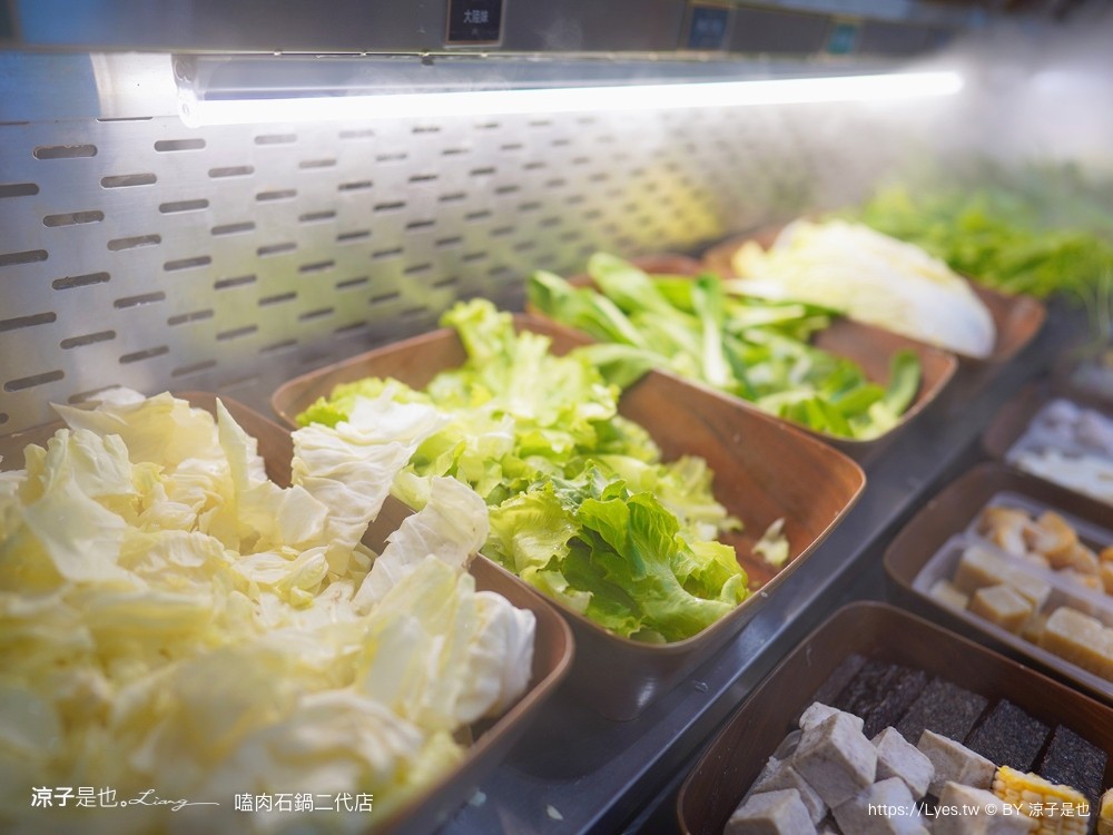 嗑肉石鍋 北屯軍福店 全新二代店 台中火鍋吃到飽推薦 蔬菜 火鍋料 飲料 冰品自助吧 buffet