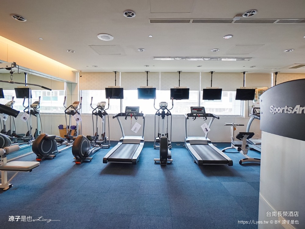 長榮桂冠酒店 台南住宿 台糖長榮台南 游泳池飯店 早餐 評價 親子 遊戲室